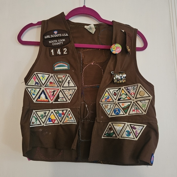 Vintage Brownies Girl Scout Vest With MANY Patches - Picture 1 of 4